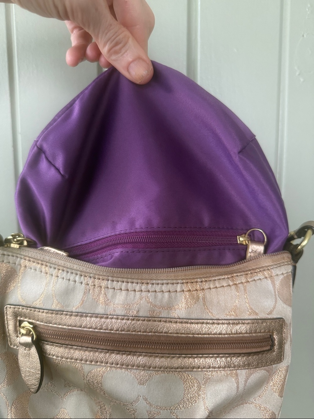✨Coach Tan Signature Canvas Bag with Gold Coach Engraved Hardware & Hangtag✨ - Picture 8 of 9